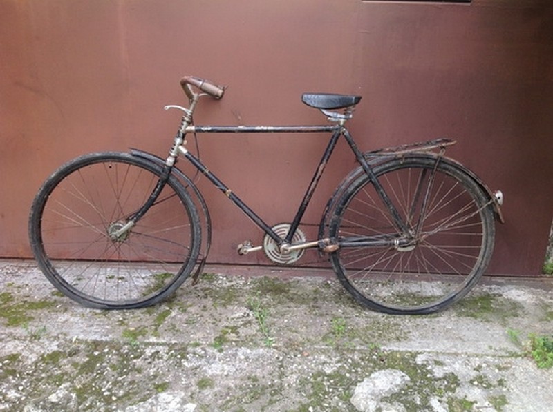 &Pi;&omega;&lambda;&epsilon;ί&tau;&alpha;&iota; &pi;&omicron;&delta;ή&lambda;&alpha;&tau;&omicron; Wafferenrad