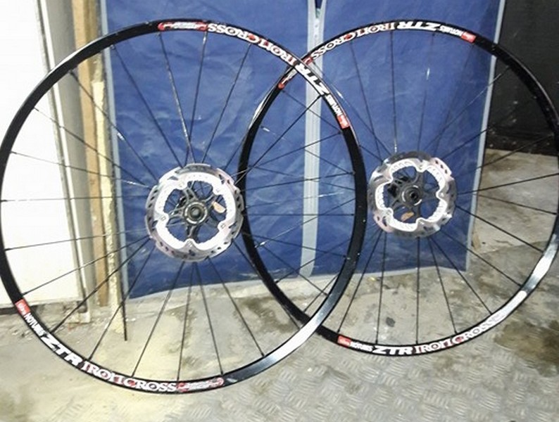 &Pi;&omega;&lambda;&omicron;ύ&nu;&tau;&alpha;&iota; &tau;&rho;&omicron;&chi;&omicron;ί MTB 29&rdquo; DT