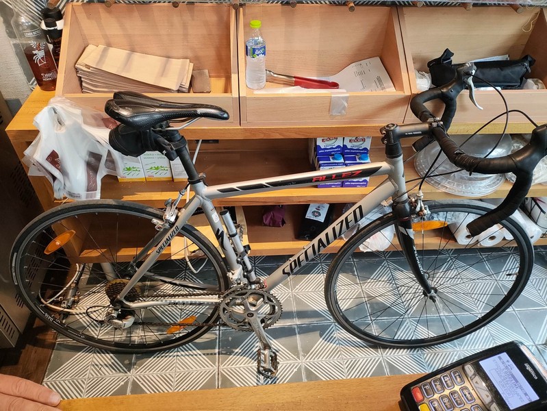 &Pi;&omega;&lambda;&epsilon;ί&tau;&alpha;&iota; &pi;&omicron;&delta;ή&lambda;&alpha;&tau;&omicron; &kappa;&omicron;ύ&rho;&sigma;&alpha; specialized Allez