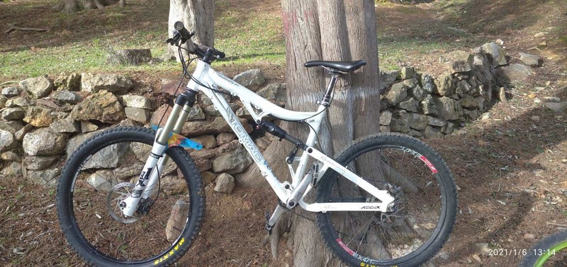 &Pi;&omega;&lambda;&epsilon;ί&tau;&alpha;&iota; TOMAC VANISH 160