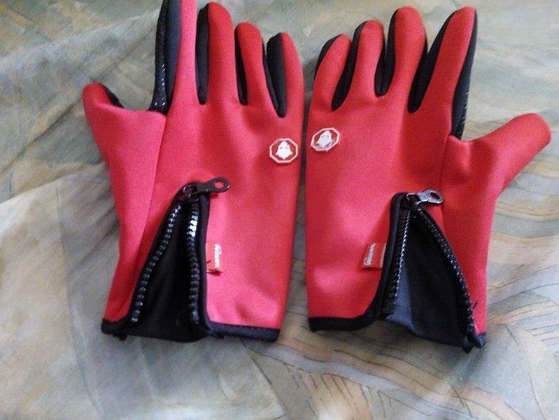 &Pi;&omega;&lambda;&omicron;ύ&nu;&tau;&alpha;&iota; &gamma;ά&nu;&tau;&iota;&alpha;