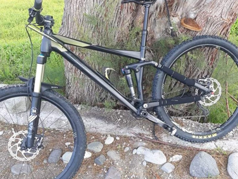 &Pi;&omega;&lambda;&epsilon;ί&tau;&alpha;&iota; CUBE Stereo 140 HPA race 27,5